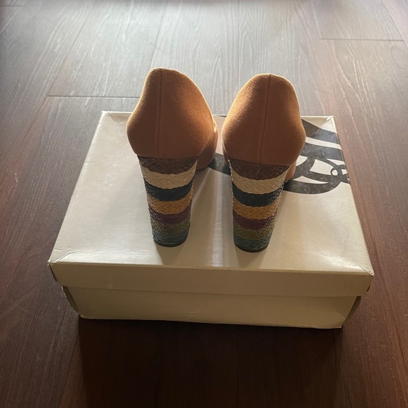 Nine West Filing Platform Pumps - Picture 2 of 6